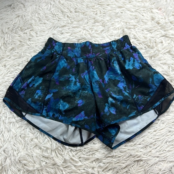 Lululemon Hotty Hot Short II *Long 4" Floral Shift Blue Multi / Black - Picture 1 of 7